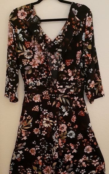 Beautiful Floral Jumsuit - Picture 4 of 8